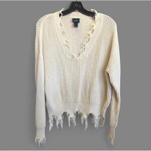 Daytrip Small Destructed V Neck Fringed Sweater Cream Long Sleeve  Distressed‎
